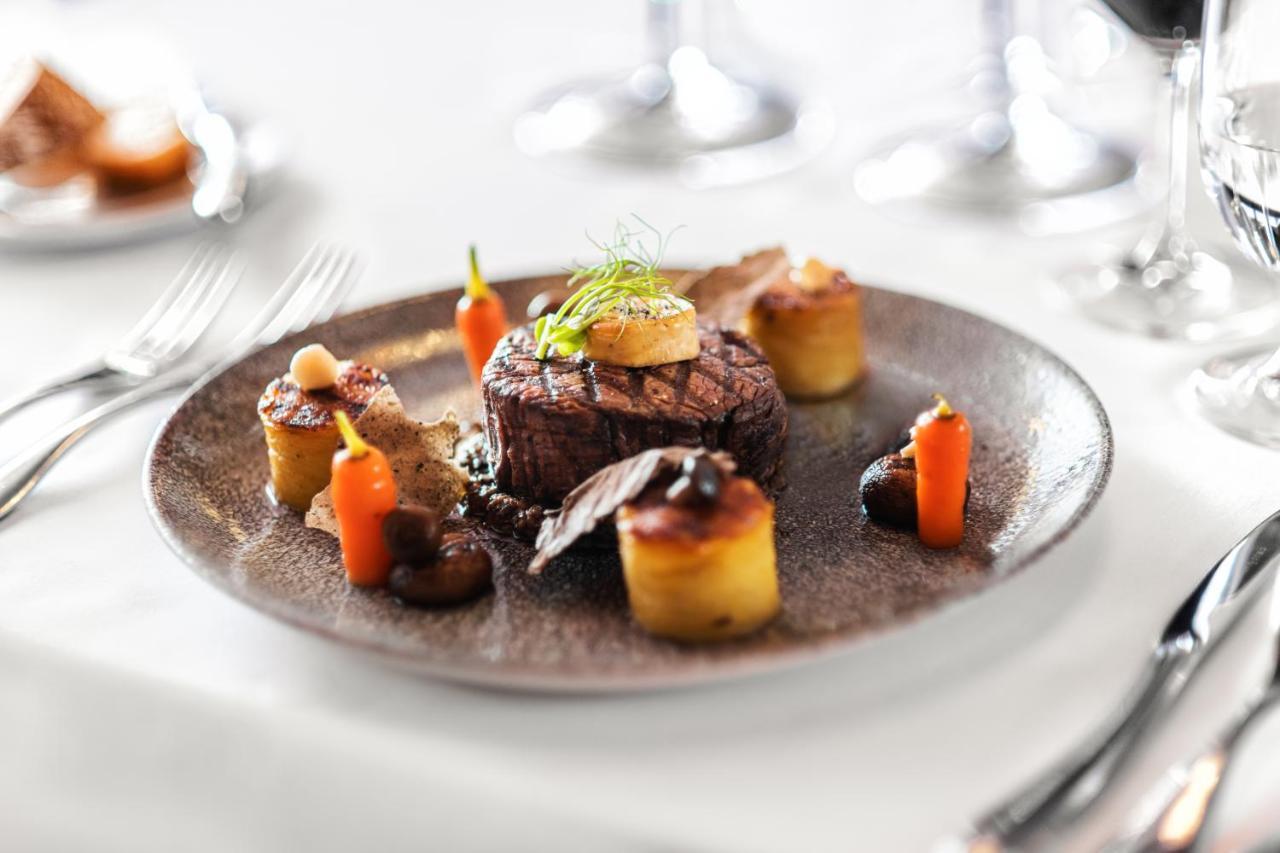 บาร์เซโล บรโน พาเลซ Hotel เบอร์โน ภายนอก รูปภาพ A meal from the inflight catering service